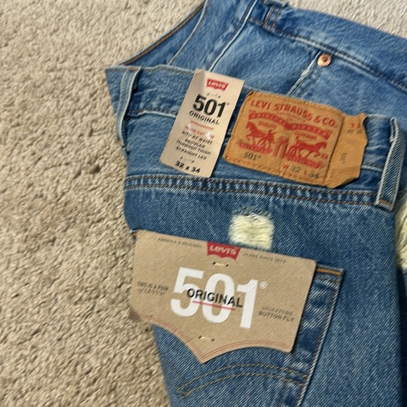 Levi’s 501 Original Straight Leg Distressed Denim Jeans 32x34 NWT - Picture 2 of 7